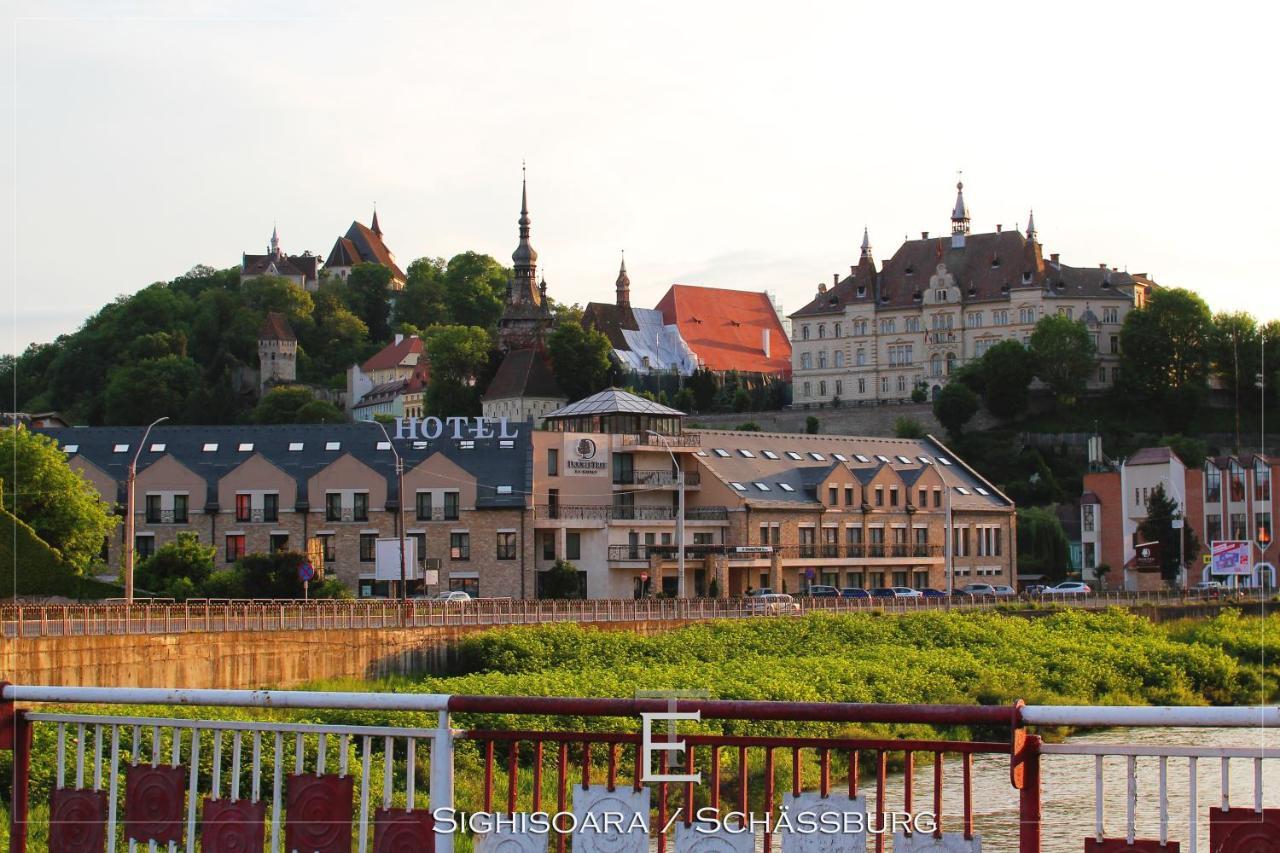 Transylvania Escape Apartment Richisu ภายนอก รูปภาพ